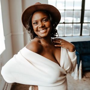 Meet your Posher, Dominique